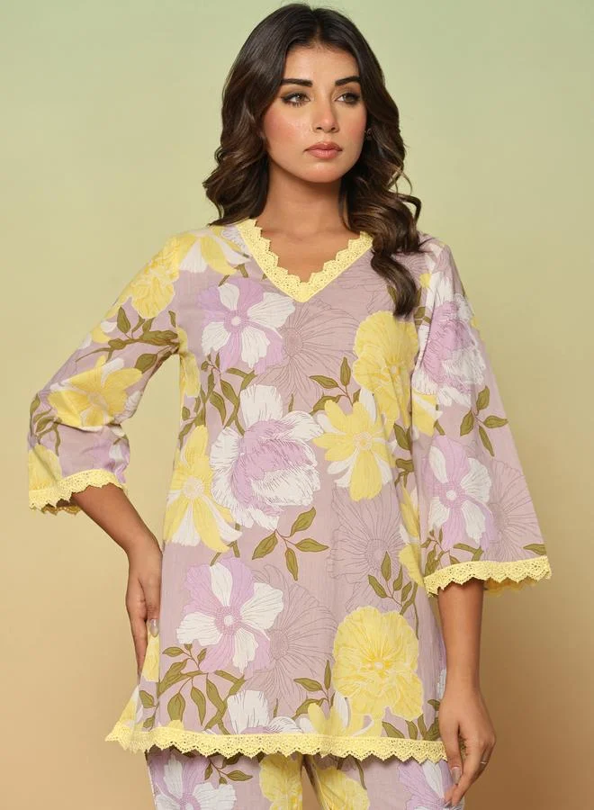 ملائم طقم قطن بنفسجي مطبوع بالزهور